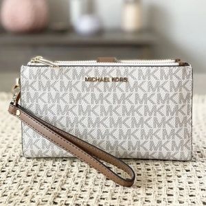 Michael Kors Jet Set Travel MK Flat multifunction Phone Wallet Wristlet Vanilla